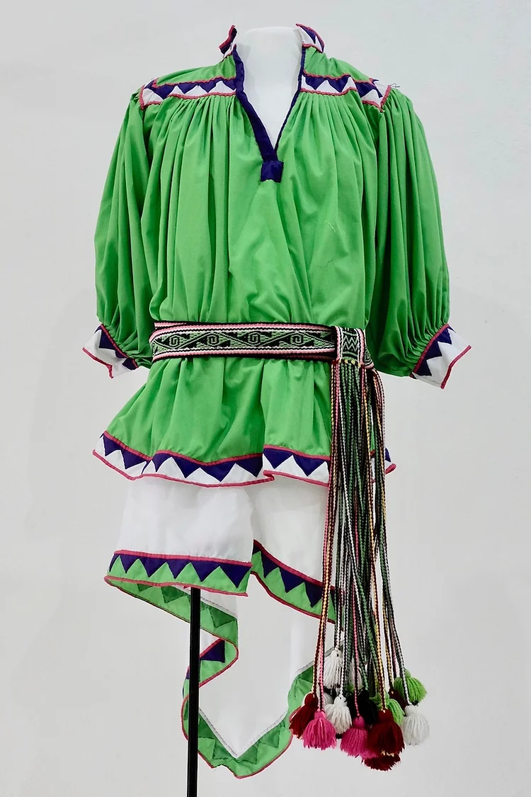 File:Vestimenta tradicional mujeres y niñas Raramuris.jpg - Wikimedia  Commons