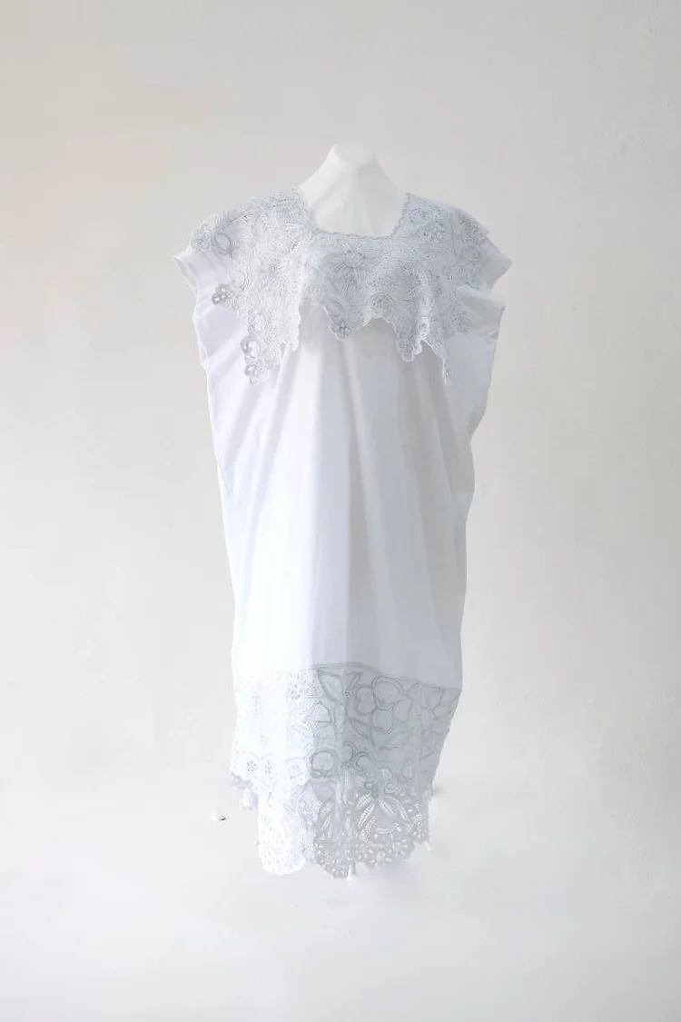 Hipil y fustán "rejillado" de Maní